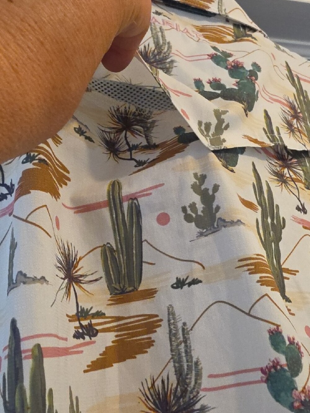 Ariat Women's Large Cream Short-Sleeve Button-Down Shirt with Green Cactus Print - Picture 7 of 9